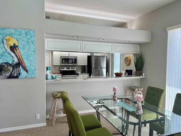 Dining - Popular Resort Setting in Rosedale Golf and Country Club (Bradenton)