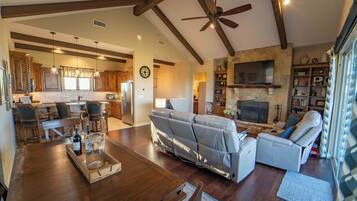 Smart TV, fireplace