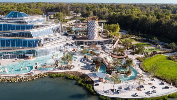 A resort with multiple swimming pools, a large water slide, and a glass building. - Appartement Spacieux et Calme (Bussy-Saint-Georges)