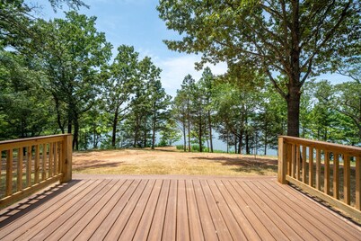 Nordin`s Lake House Newly Renovated, Peaceful Lakefront Hideaway on Delaware Bay, Sleeps 10