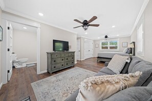 3 bedrooms, iron/ironing board, WiFi, bed sheets