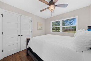 3 bedrooms, iron/ironing board, WiFi, bed sheets