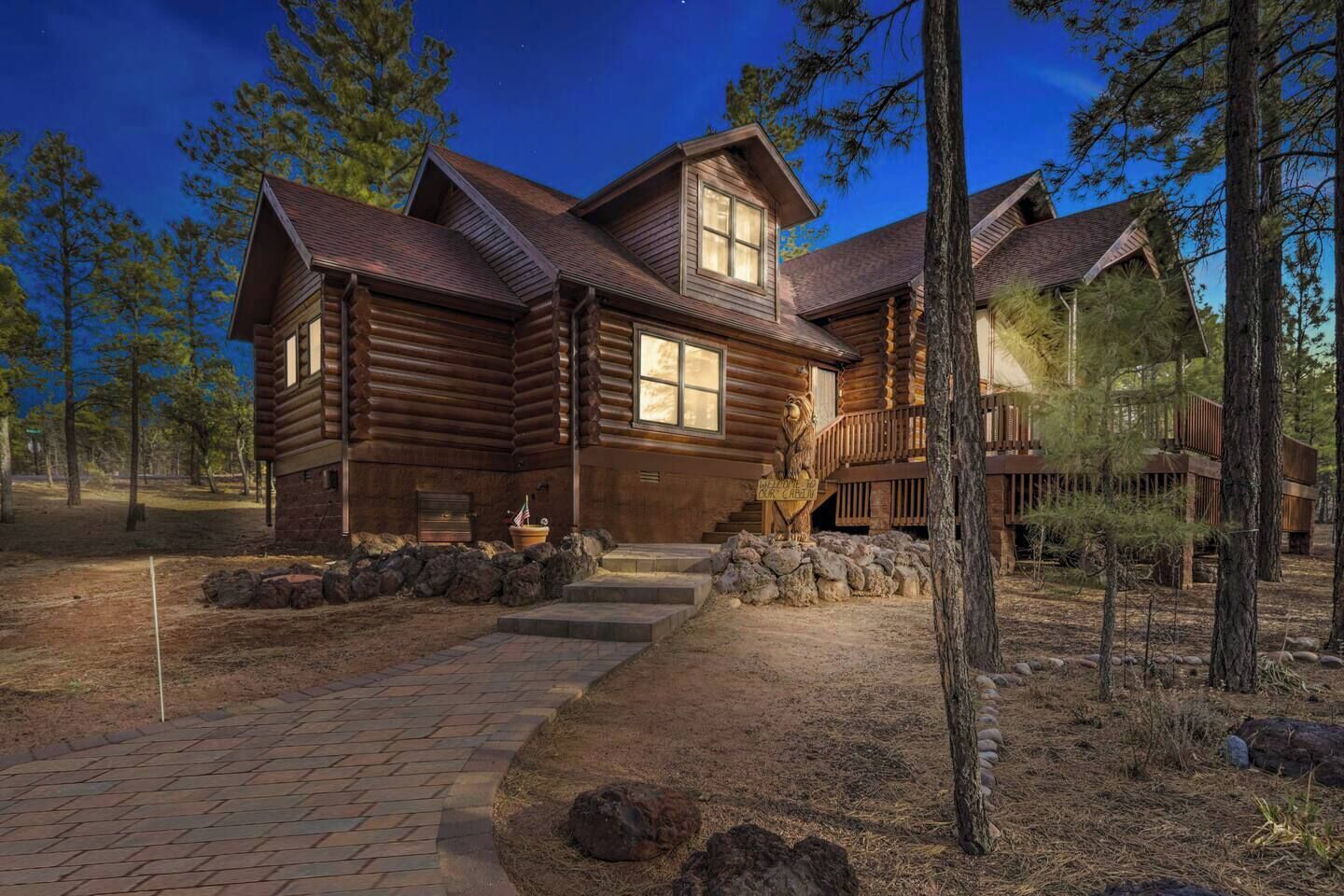 Spacious 4 Bedroom Cabin w/ Deck, Games, and Views