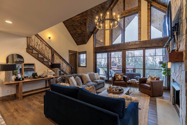 Mökki, useita sänkyjä, patio, vuoristonäköala (Timberline at Eagles Nest) | Oleskelualue | Takka