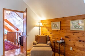 Kabin, Beberapa Tempat Tidur, patio, pemandangan gunung (Mountaintop at Yonahlossee Saddle) | Interior