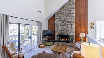 Condo, Berbilang Katil, Patio, Mountain View (Chetola: Chestnut 8) | Ruang tamu | Pendiangan