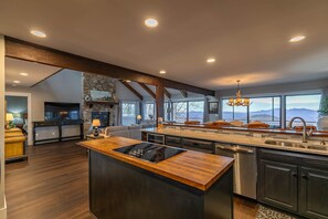 Ferienhaus, Mehrere Betten, Terrasse, Bergblick (Sunrise Summit) | Eigene Küche | Wasserkocher mit Kaffee-/Teezubehör