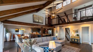 Maison, Plusieurs lits, patio, vue sur la montagne (Sunrise Summit) | Aire de séjour