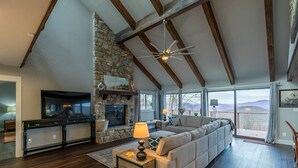 Maison, Plusieurs lits, patio, vue sur la montagne (Sunrise Summit) | Aire de séjour