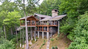 Exterior - Hinesight at Hound Ears (Boone)