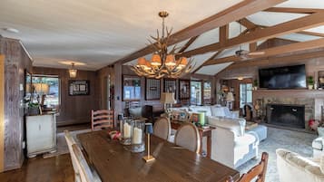 House, Multiple Beds, Patio, Mountain View (Hinesight at Hound Ears) | Interior