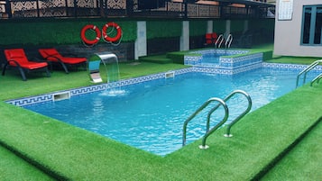 Piscina coperta, piscina all'aperto