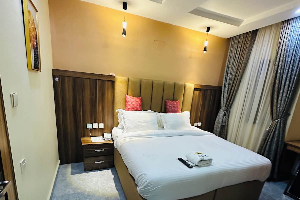 Standard Single Room, 1 Large Twin Bed, City View | Premium bedding, down comforters, memory foam beds, desk