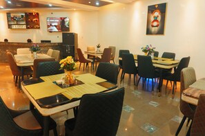Free daily full breakfast - Rolarz Resorts & Hotel (Benin City)