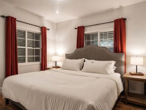 4 slaapkamers, een strijkplank/strijkijzer, reisbedje, gratis wifi