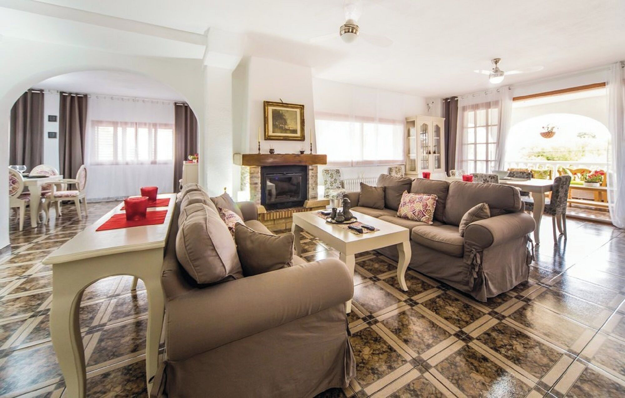 Télévision, cheminée