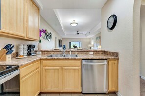 Private kitchen - Sunset Bliss At Caribe Cove (Kissimmee)