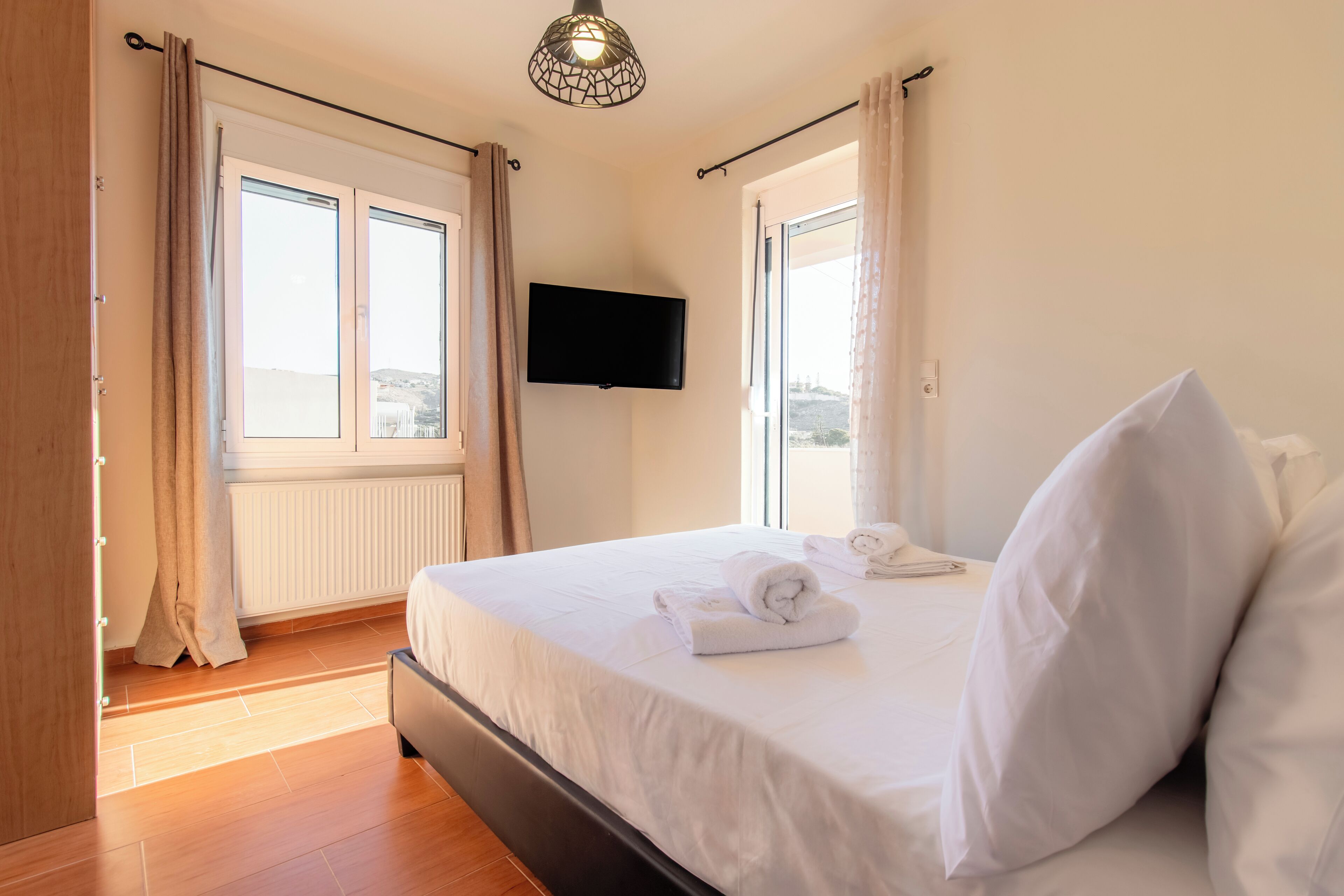 2 dormitorios, tabla de planchar con plancha, wifi y ropa de cama