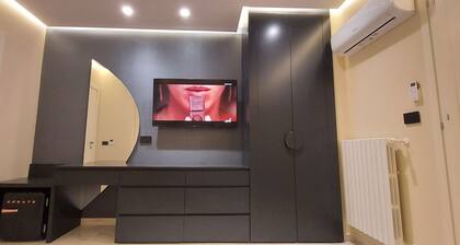 Romantic Junior Suite with Canal View a stone's throw from Corso Vittorio Emanuele