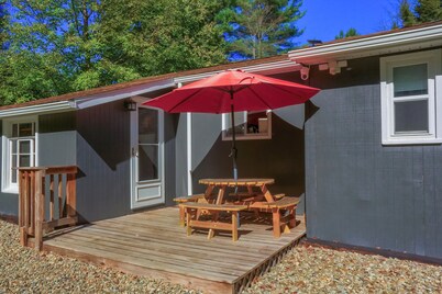 Pet Friendly | Wi-Fi | Firepit | TV
