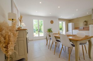 Dining - Au jardin d'Olga - MESNIL SAINT PERE (MESNIL SAINT PERE)