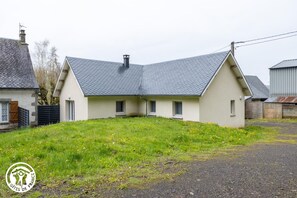 Exterior - Gîte de la Vernouze - MURAT LE QUAIRE (MURAT LE QUAIRE)