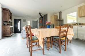 Dining - Gîte de la Vernouze - MURAT LE QUAIRE (MURAT LE QUAIRE)