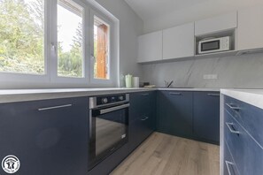 Fridge, microwave, oven, dishwasher - La Belle Auvergnate - PARENT (PARENT)