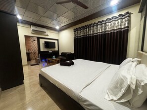Egyptian cotton sheets, premium bedding, down comforters - JK Sea Palace (Shrivardhan)