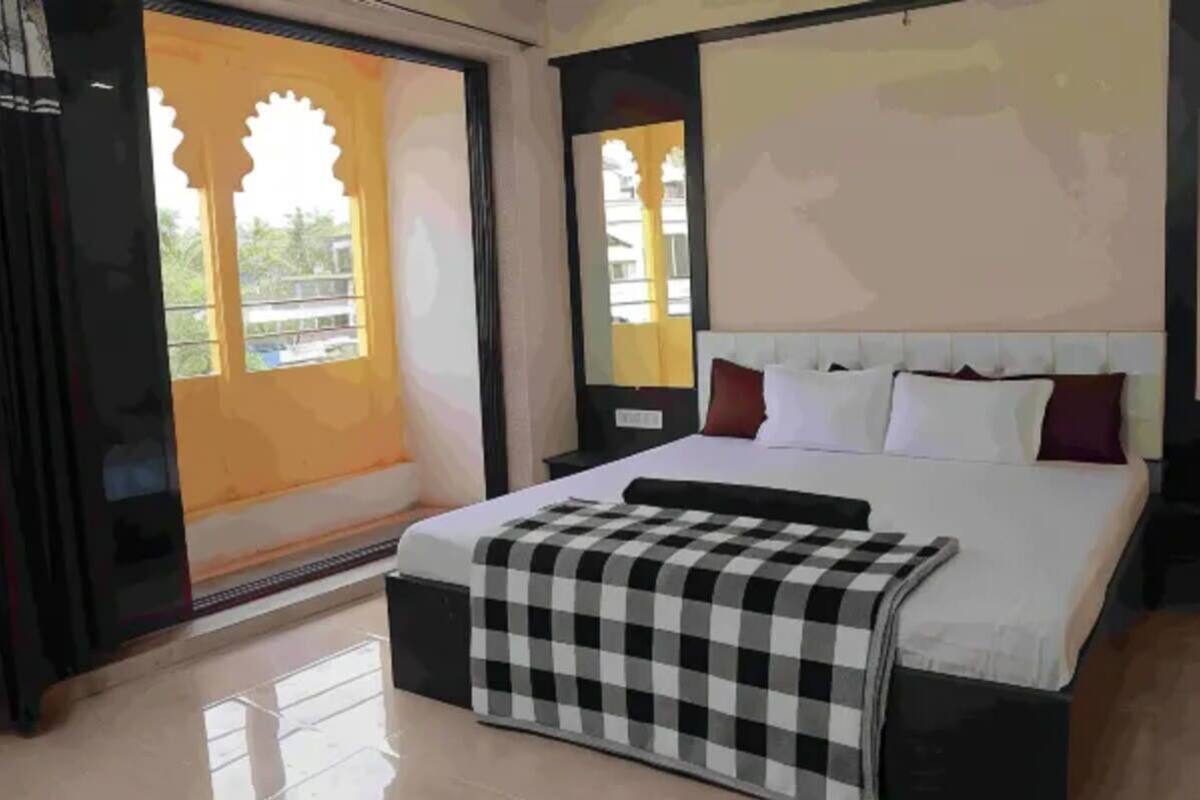 Egyptian cotton sheets, premium bedding, down comforters