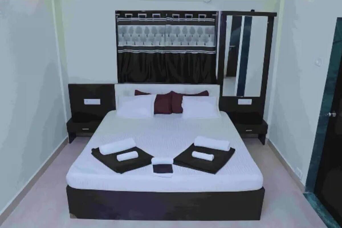 Egyptian cotton sheets, premium bedding, down comforters