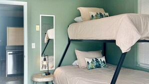 A bunk bed room with a small table and a mirror. - 2BR Historic Downtown Townhouse. Near Mt. Rainier, Waterfalls & Wildlife (Eatonville)
