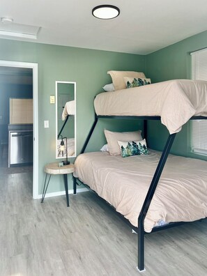 2 chambres, fer et planche à repasser, Wi-Fi gratuit, draps fournis