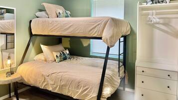 2 bedrooms, iron/ironing board, free WiFi, bed sheets