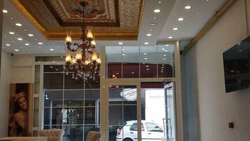 Smart TV 40-inci dengan saluran TV satelit