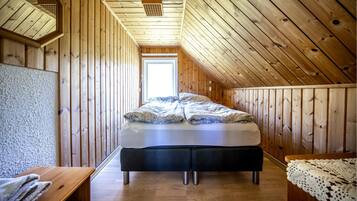 5 bedrooms, travel crib, free WiFi
