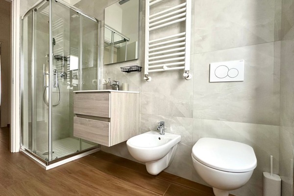 Doccia, bidet, asciugamani