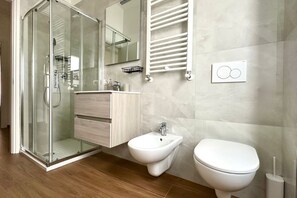 Shower, bidet, towels