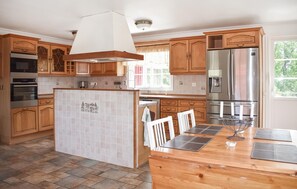 Fridge, microwave, stovetop, dishwasher - Gorgeous home in Holmsjö with lake view (Holmsjö)