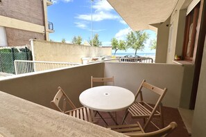 Outdoor dining - SE106 - Senigallia, new two-room apartment facing the sea (Cesano)