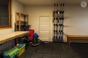 المنشأة من الداخل