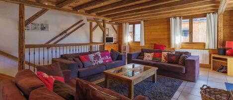 TV, fireplace, stereo