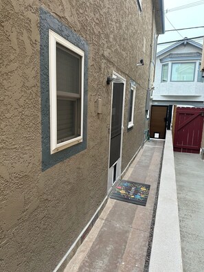 Property grounds - The Beach Tree Cottage (Seal Beach)