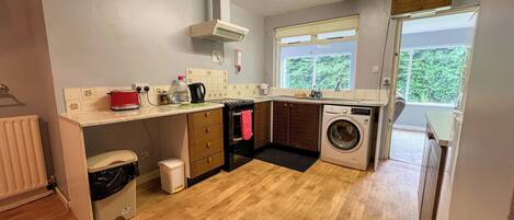 Refrigerador, microondas, horno, placa de cocina