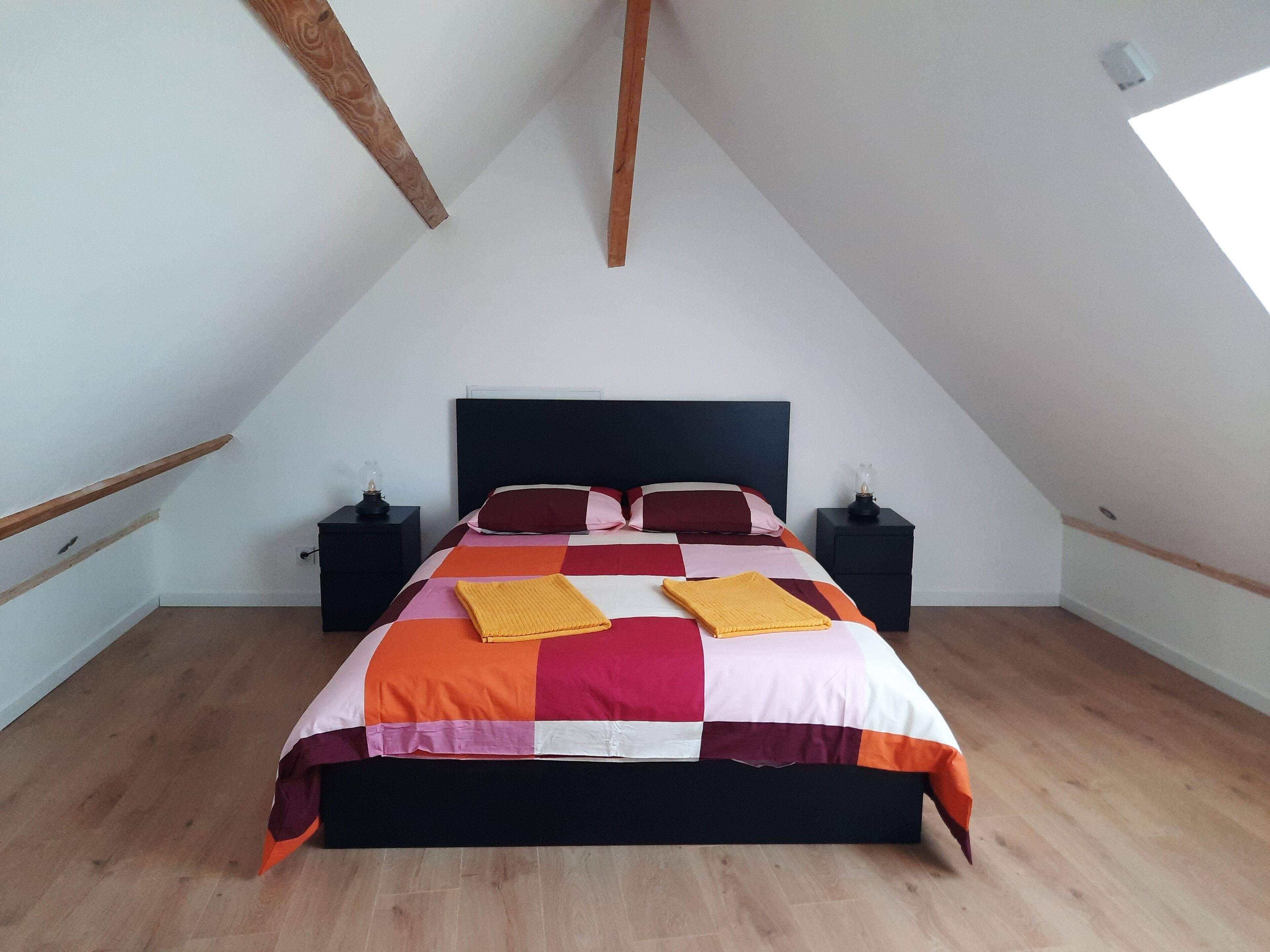 2 soverom, strykejern/-brett, wi-fi (inkludert) og sengetøy