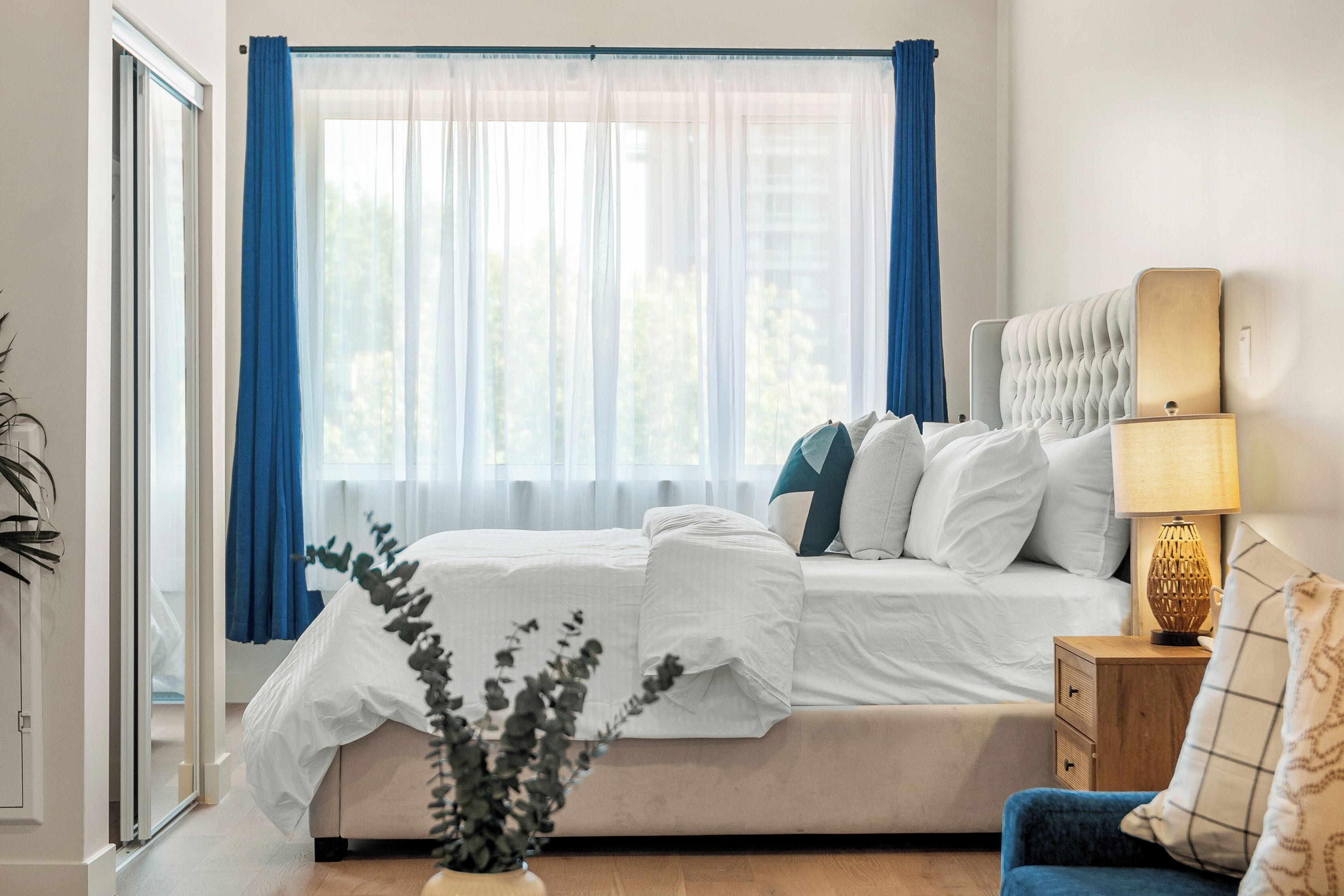 Decoración personalizada, muebles diferentes y escritorio 
