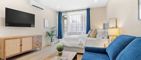 Studio Comfort (202) | 1 sovrum, individuell inredning, unika möbler och skrivbord