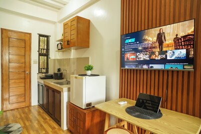 Cozy Loftbed Wi-Fi & Netflix Along Ligao Natl Road