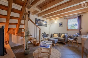 TV - LES DEUX GRENIERS - VALLOIRE (VALLOIRE)