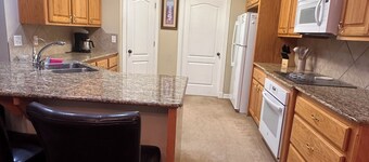 FARMHOUSE CHARM, located just 4.4 miles from Kyle Field & Texas A & M